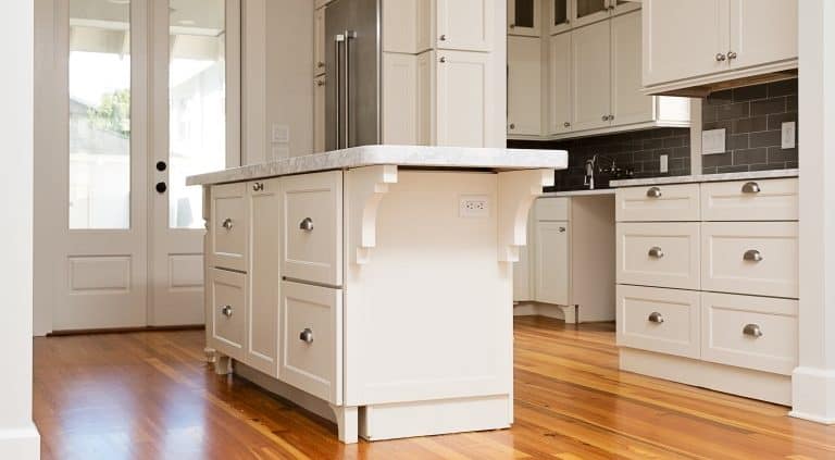 Reclaimed Wood Kitchen Floors Blend Perfectly with Contemporary Accents 4